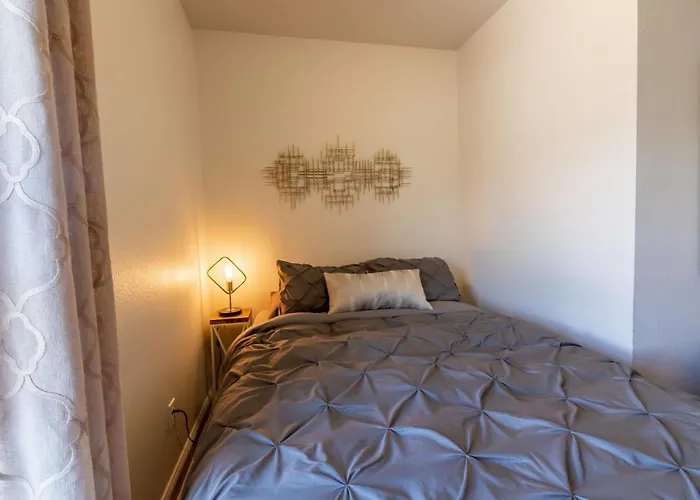 Luxury Home W/ Private Patio Mins Away From Dt Rc