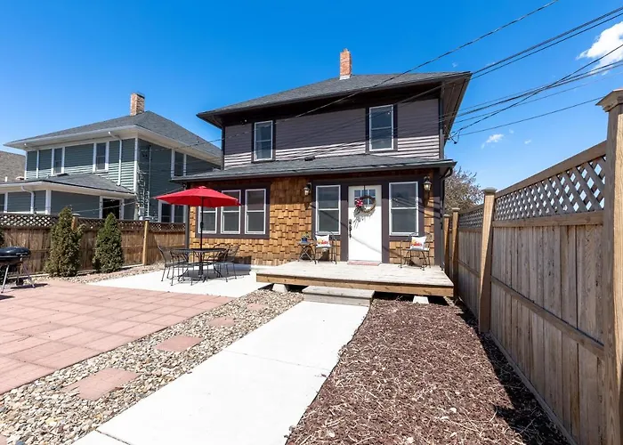 Luxury Home W/ Private Patio Mins Away From Dt Rc