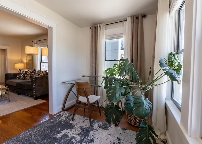 Luxury Home W/ Private Patio Mins Away From Dt Rc