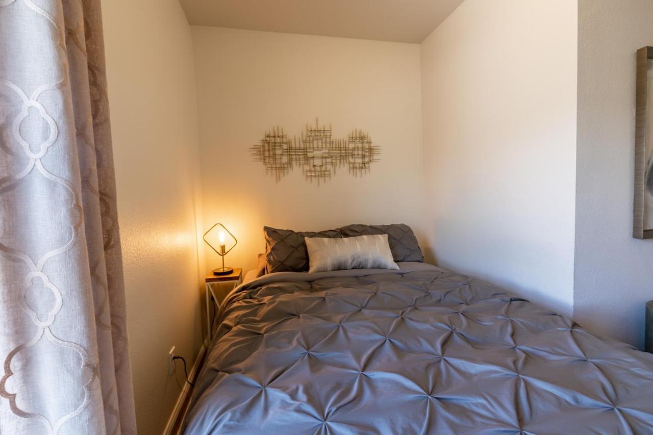 Luxury W/ Private Patio Mins Away From Dt Rc